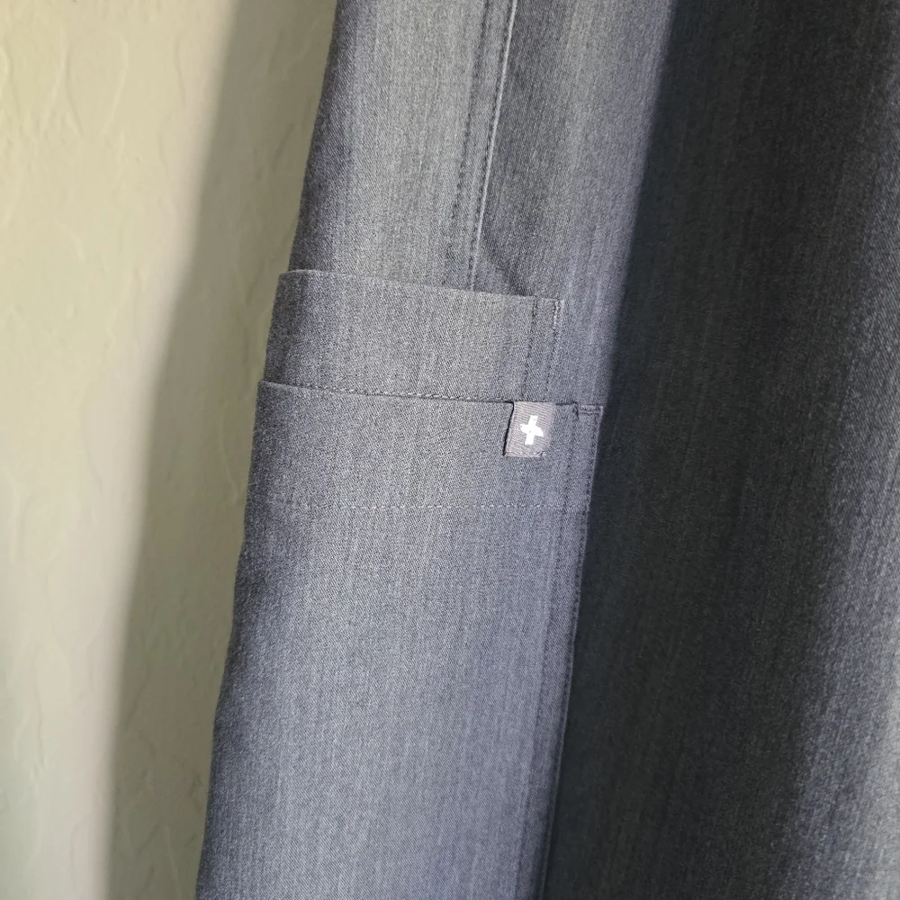Figs Gray Cargo Pants with Comfortable‎ Fit and Modern Design